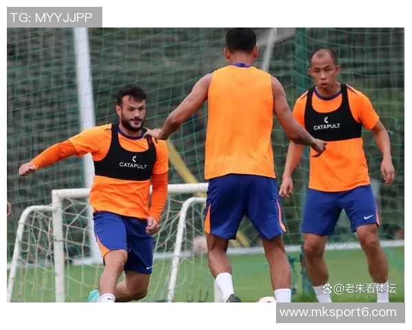 瓦科亲自为克雷桑剪胡子社媒晒照引发球迷热议