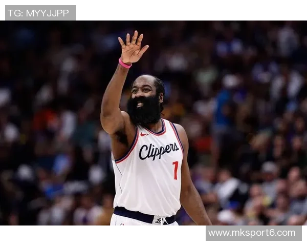 雷霆迎战快船明年首轮签AJ迪班萨现场观战状元大热