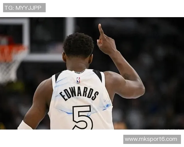 爱德华兹首节爆发拿下13分半场表现稳健三分球命中率高达40